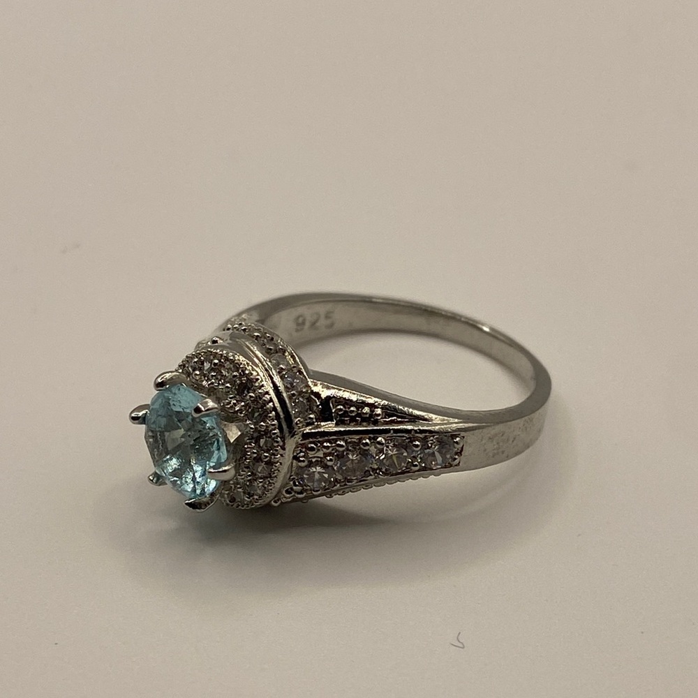 Dazzling Silver Ring with Aquamarine Stone